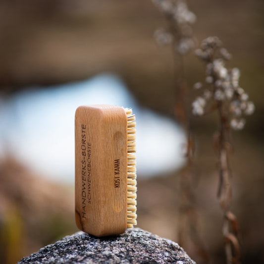 Craftsman's brush, beechwood, domestic pig bristles, 10.5cm