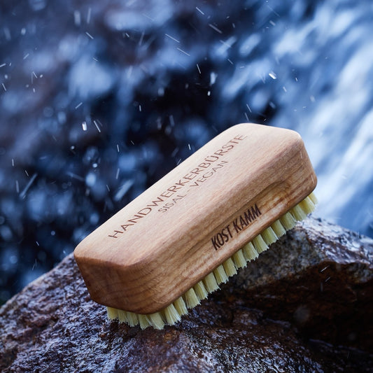 Craftsman's brush, beech, vegan sisal bristles, 10.5cm