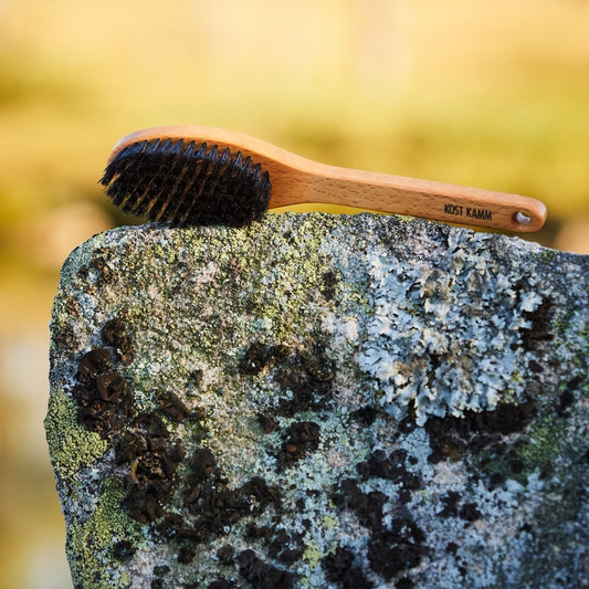 Brosse à pieds, manche coudé, hêtre, poils de sanglier, 23,5 cm