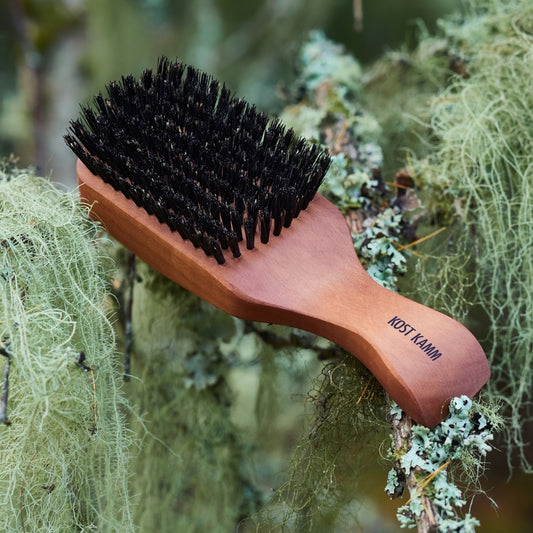 Brosse homme, manche court, poirier, soies de sanglier, 9 rangs, 17cm