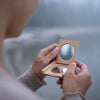 Klappspiegel, Buche, 2 Spiegel, einer mit Vergrößerung (8-fach), d=50mm, mit Druck "Spieglein Spieglein in der Hand"