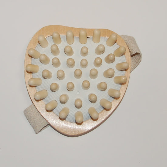 Cellulite-Bürste, herzförmig mit Gurt, Ahorn, Holznoppen