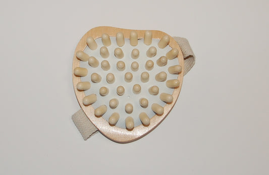 Cellulite-Bürste, herzförmig mit Gurt, Ahorn, Holznoppen